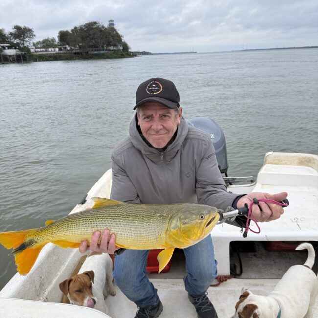 Pesca de dorado en Paso de la Patria