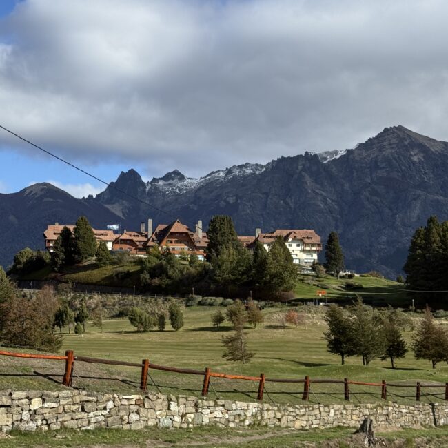 Hotel Llao Llao desde el motorhome en Bariloche