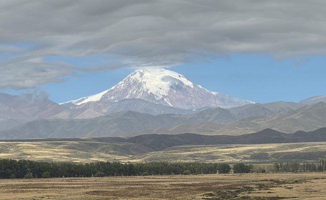 Como-se-ve-desde-el-Motorhome-el-Volcán-Tupungato